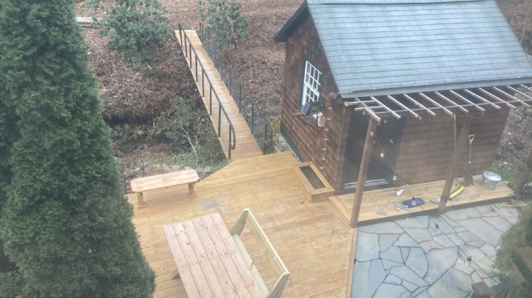 How to build a freestanding deck